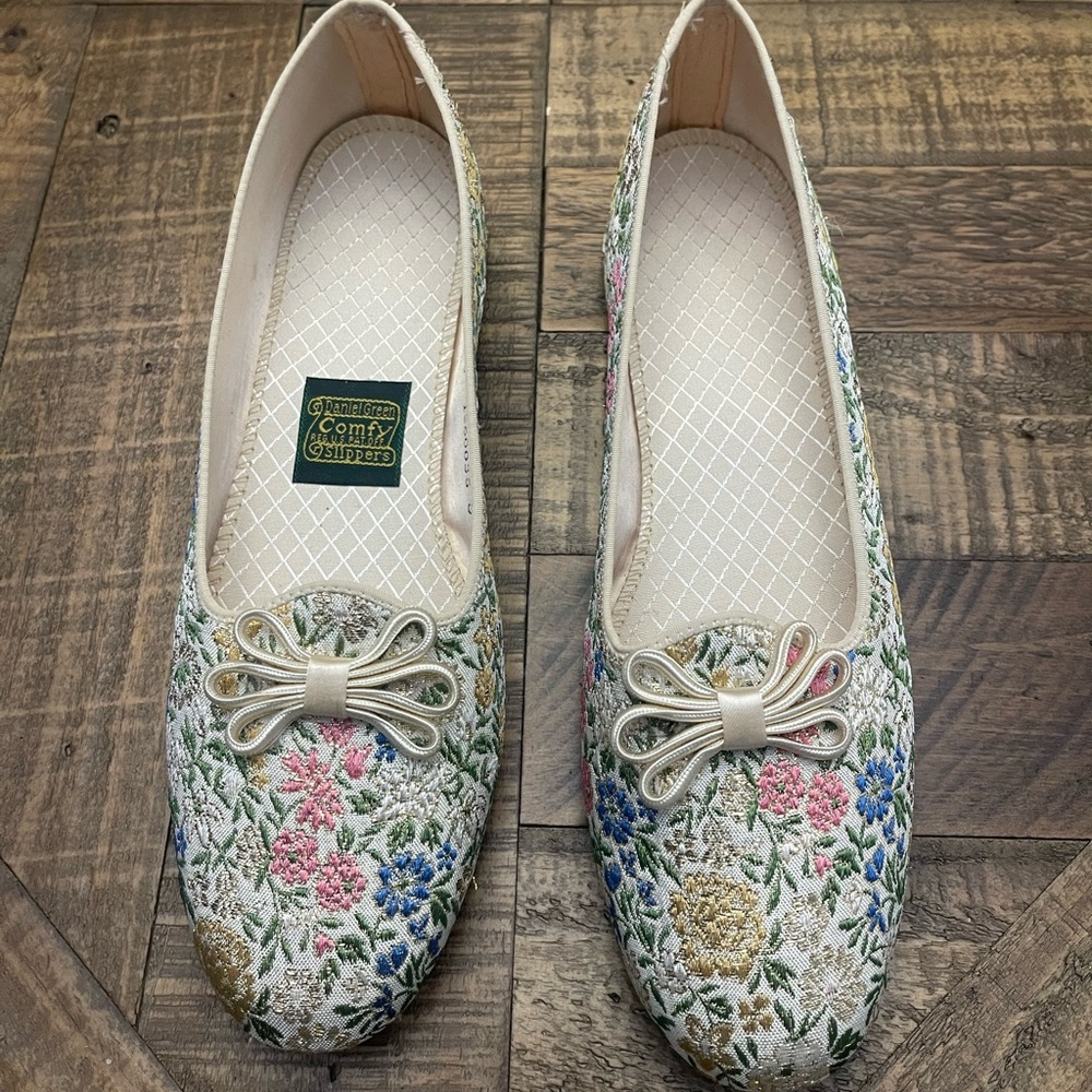 Vtg Daniel Green Floral Tapestry Slippers Ivory Pink Blue Gold Ballet Flats 7.5N